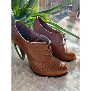 Aldo Wingtip Oxford heels, sz36